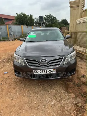 Toyota Camry LE 4dr Sedan (2.5L 4cyl 6A) 2011 Gray