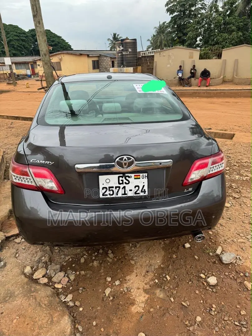 Toyota Camry LE 4dr Sedan (2.5L 4cyl 6A) 2011 Gray