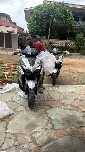 New Yamaha NMAX 155 2025 Yellow