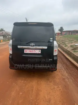Toyota Voxy 2013 Black