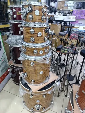 Original Dw 5 Set Drums With 2 Cymbals