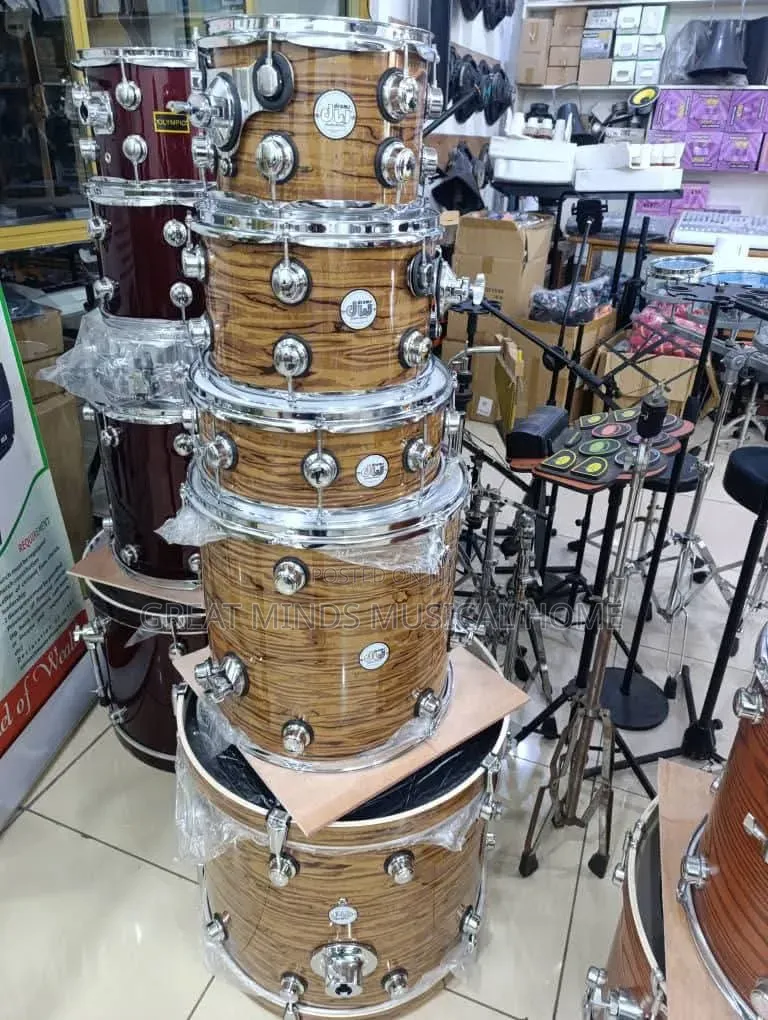 Original Dw 5 Set Drums With 2 Cymbals
