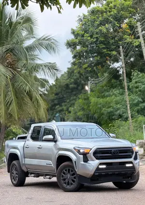 Toyota Tacoma 2024 Silver
