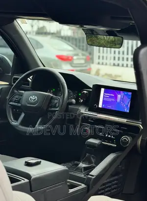 Toyota Tacoma 2024 Silver