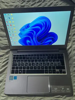 Laptop Asus Zenbook 13 OLED 16GB Intel Core i7 SSD 500GB