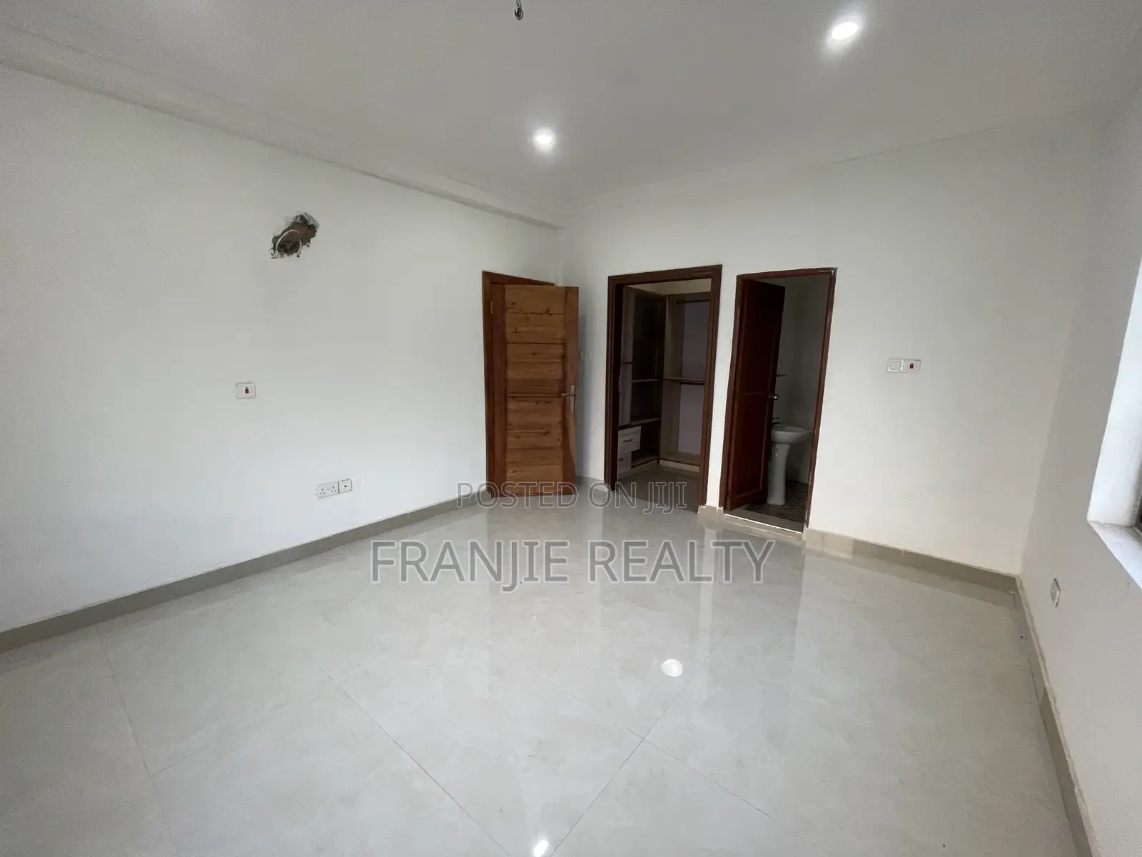 3bdrm Apartment in Franjie Realty, West Hills Mall Area for rent