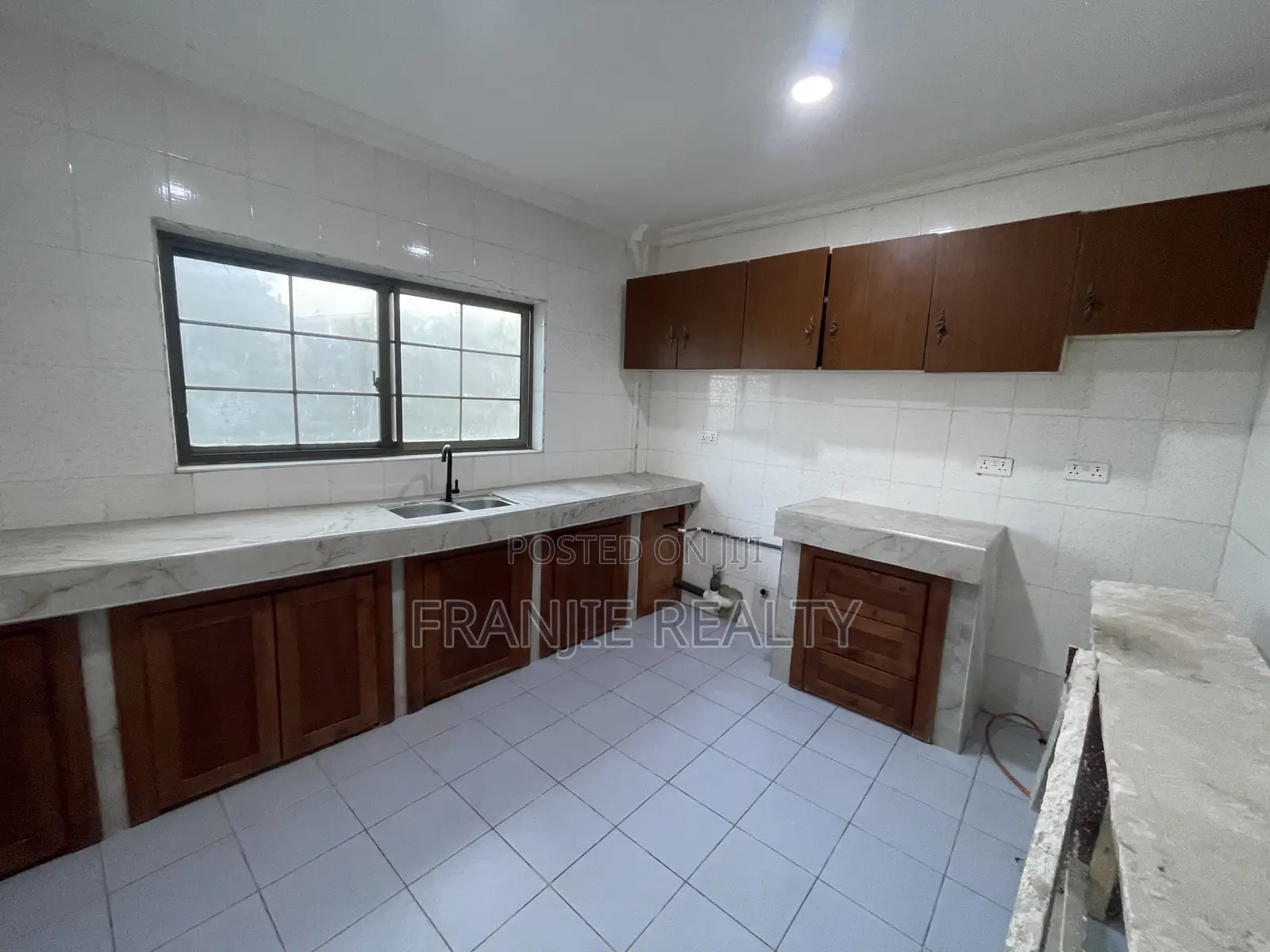 3bdrm Apartment in Franjie Realty, West Hills Mall Area for rent