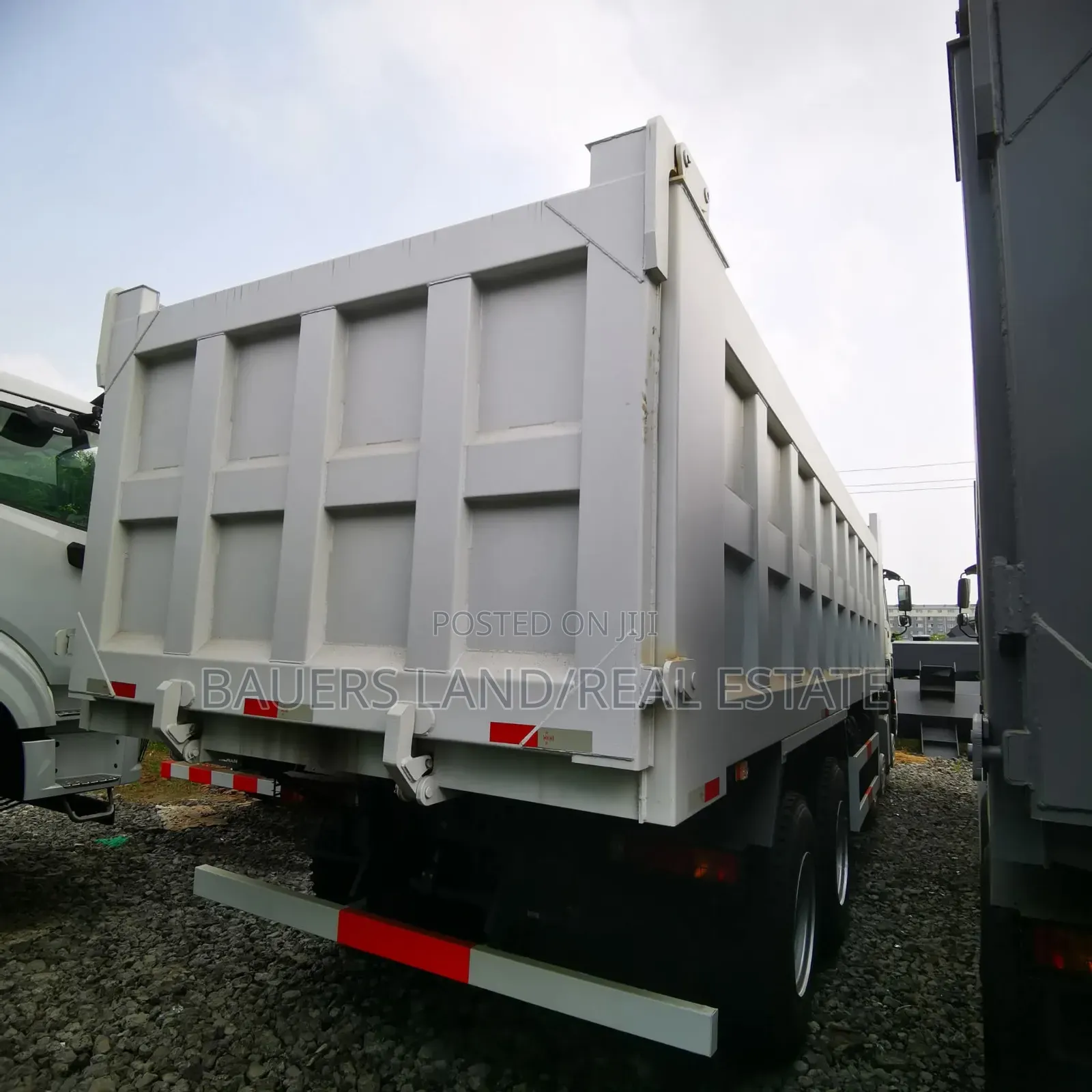 Used Sinotruk Howo Tx 6*4 Trucks