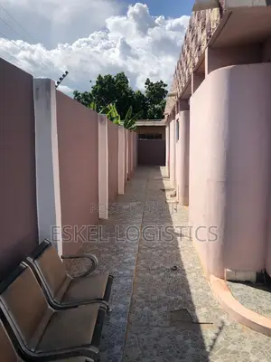 6 Bedroom House for Sale