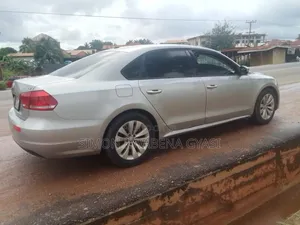 Volkswagen Passat 2021 Silver