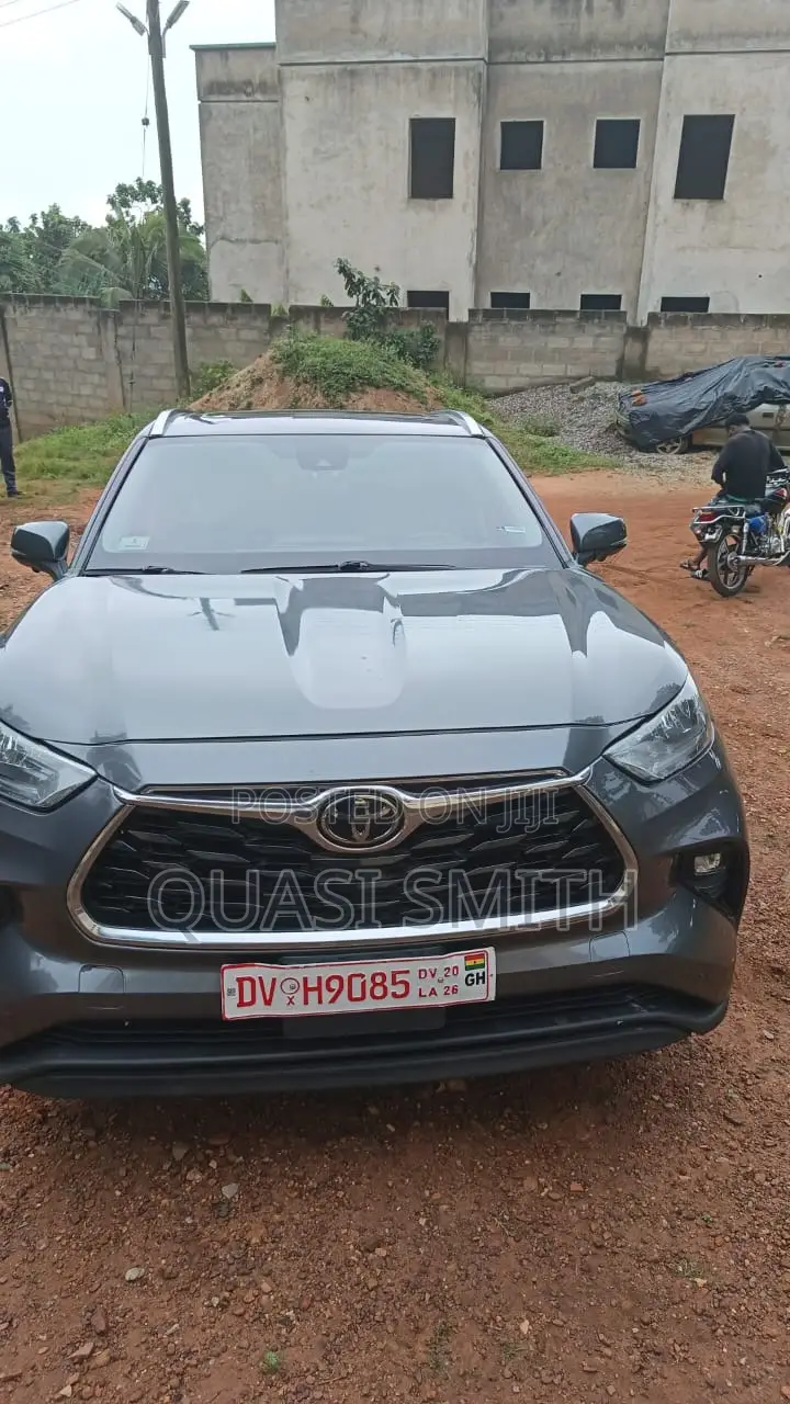 Toyota Highlander XLE 2021 Gray