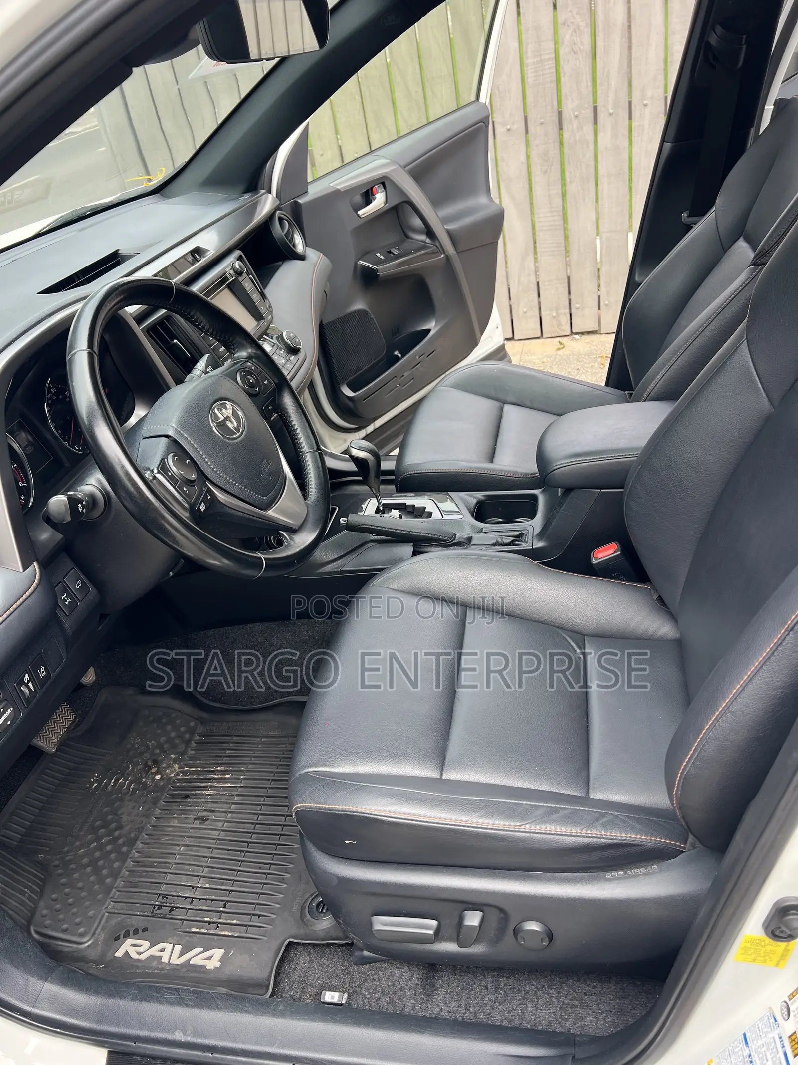 Toyota RAV4 XLE 4dr SUV (2.5L 4cyl 6A) 2018 White