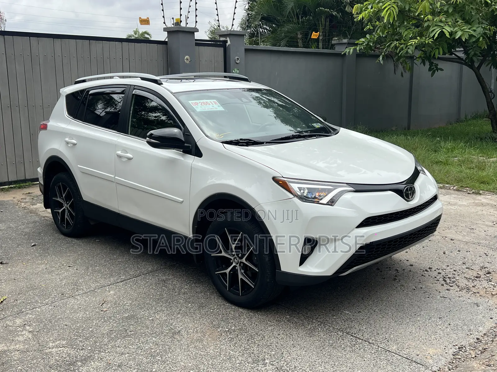 Toyota RAV4 XLE 4dr SUV (2.5L 4cyl 6A) 2018 White