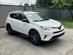 Toyota RAV4 XLE 4dr SUV (2.5L 4cyl 6A) 2018 White