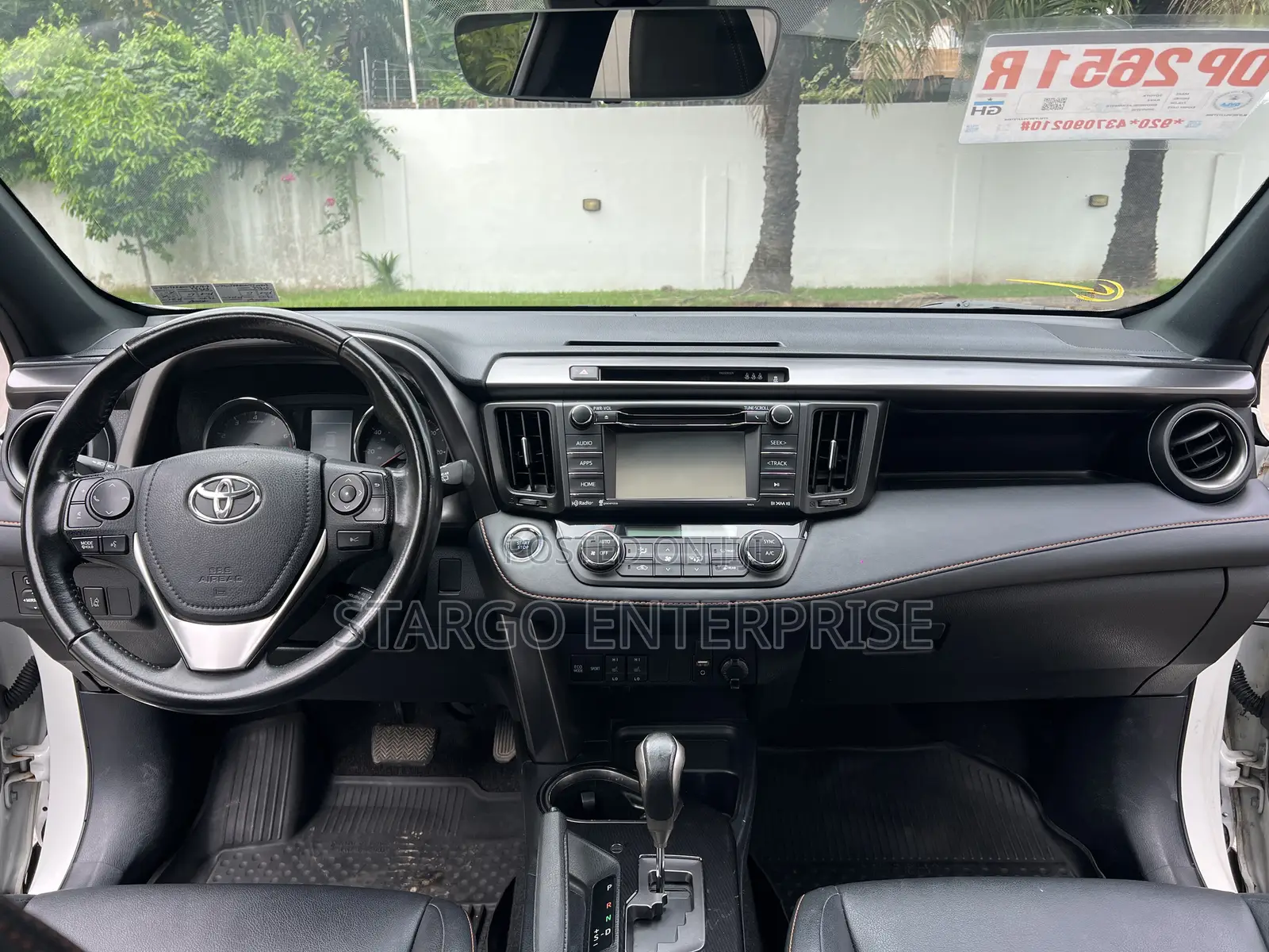 Toyota RAV4 XLE 4dr SUV (2.5L 4cyl 6A) 2018 White
