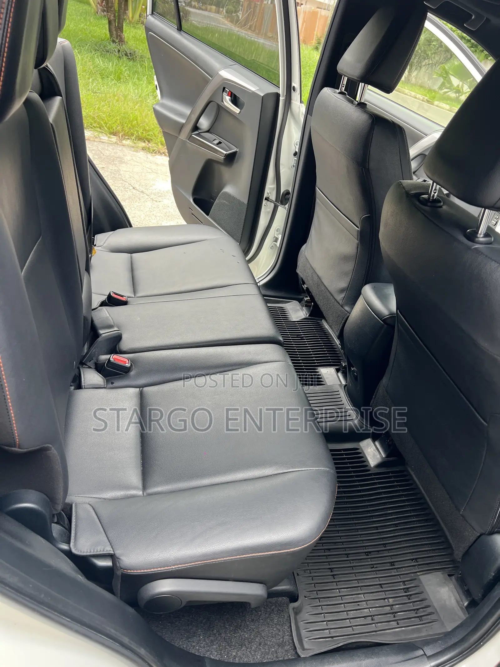 Toyota RAV4 XLE 4dr SUV (2.5L 4cyl 6A) 2018 White