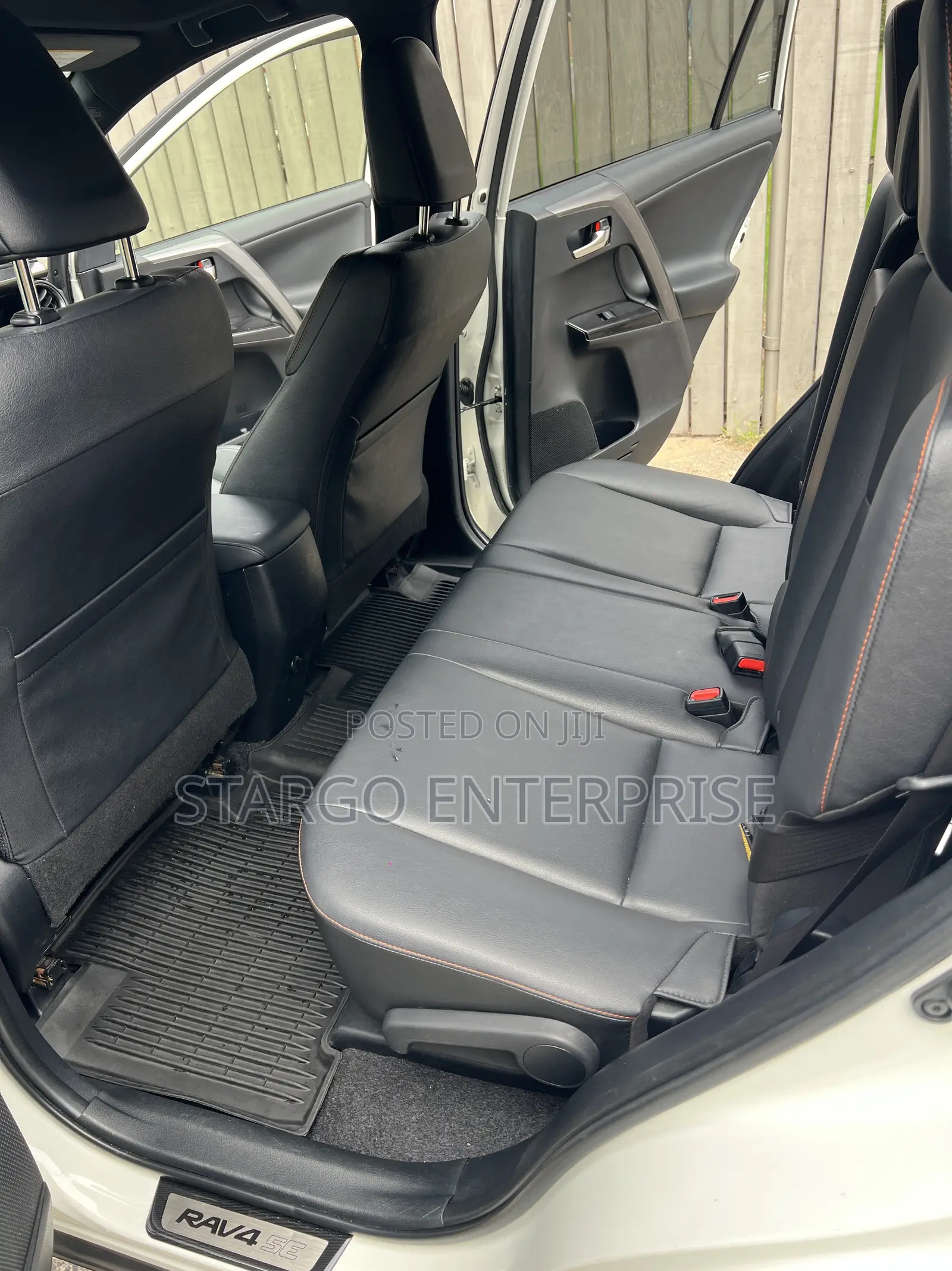 Toyota RAV4 XLE 4dr SUV (2.5L 4cyl 6A) 2018 White