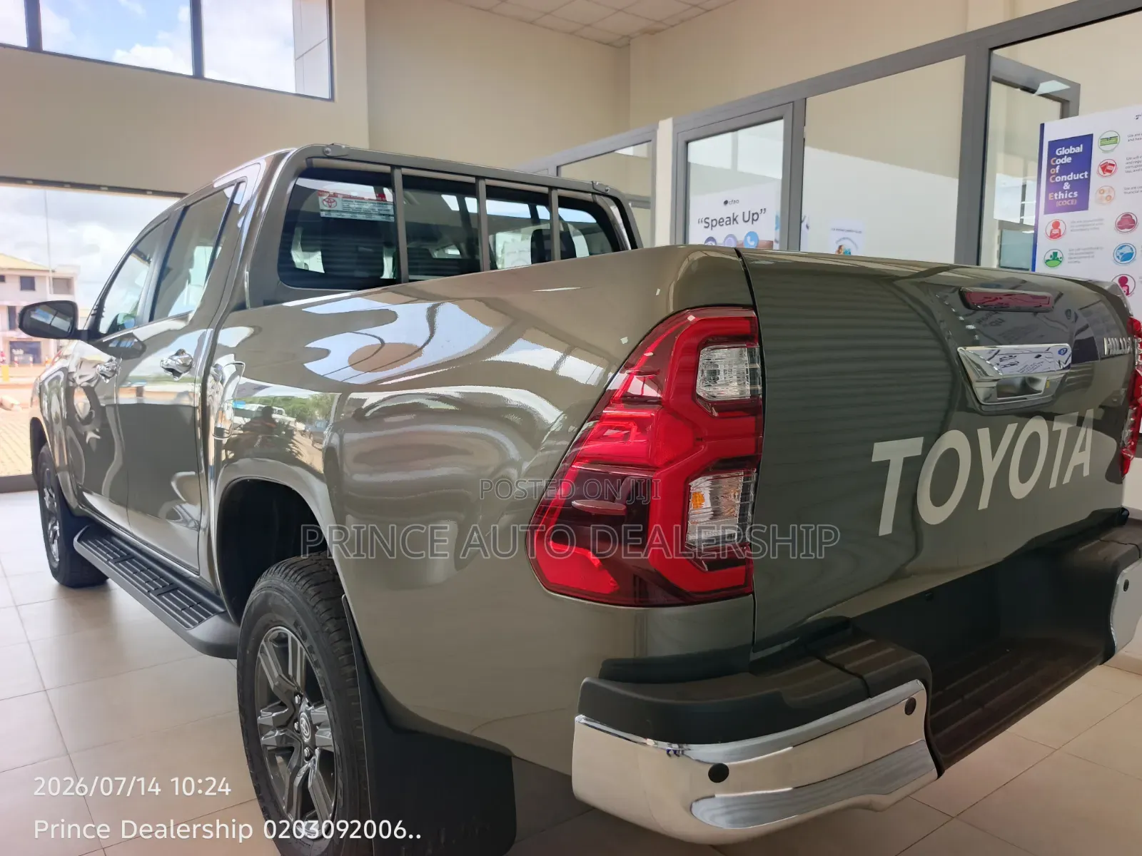New Toyota Hilux 2025 Gray