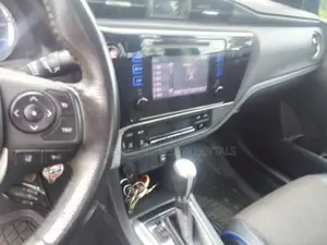 Toyota Corolla SE Special Edition 4dr Sedan (1.8L 4cyl CVT) 2017 Blue