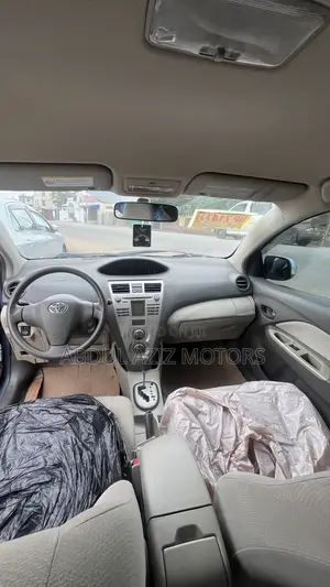 Toyota Yaris 2011 Blue