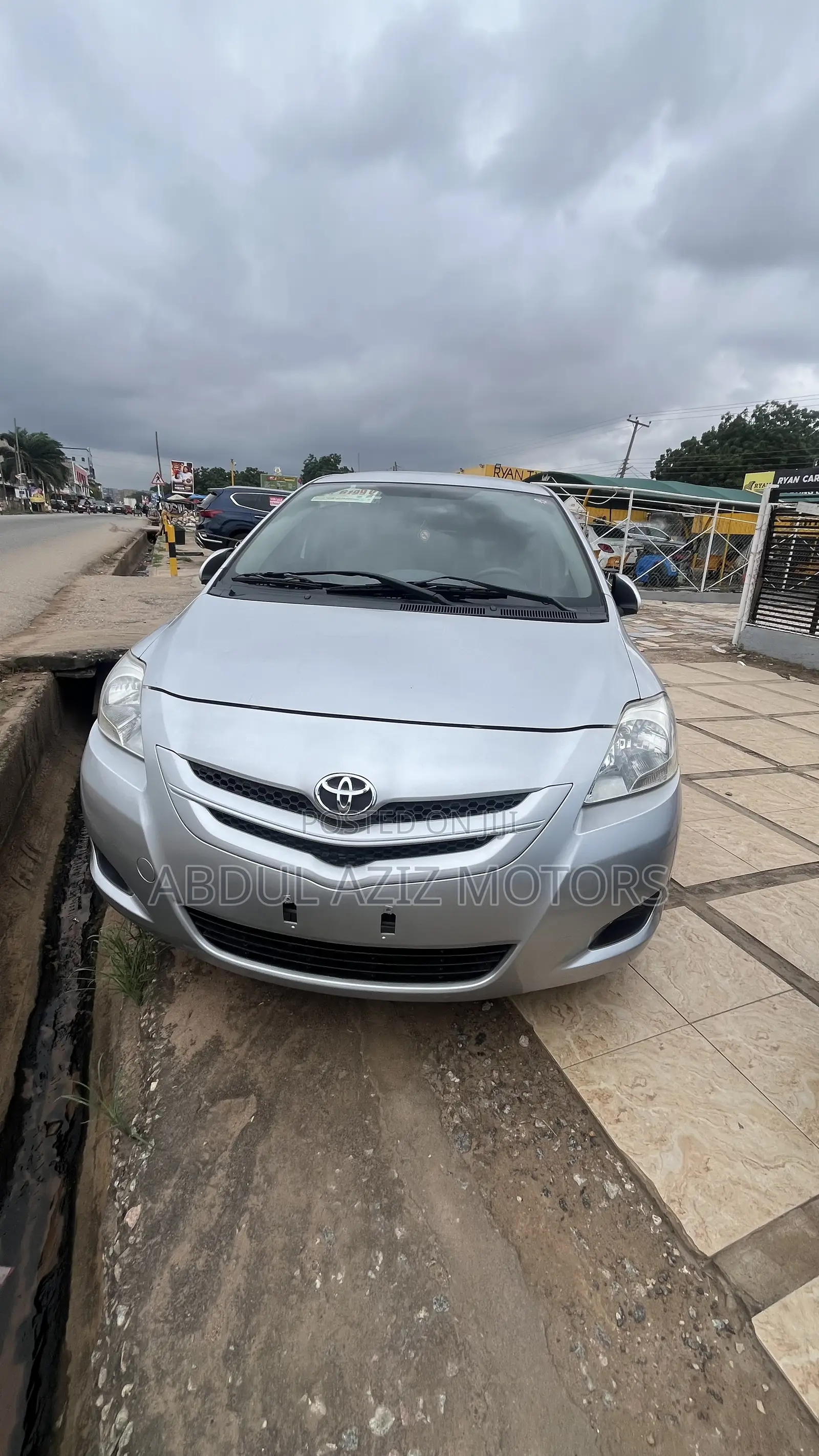 Toyota Yaris 2011 Silver