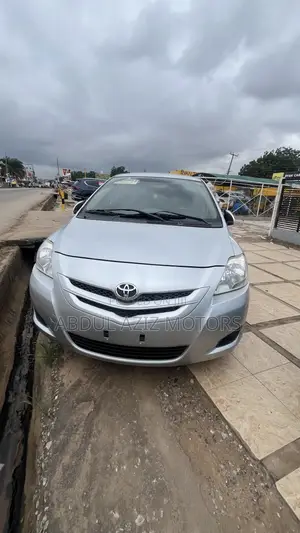 Toyota Yaris 2011 Silver