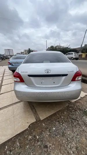 Toyota Yaris 2011 Silver