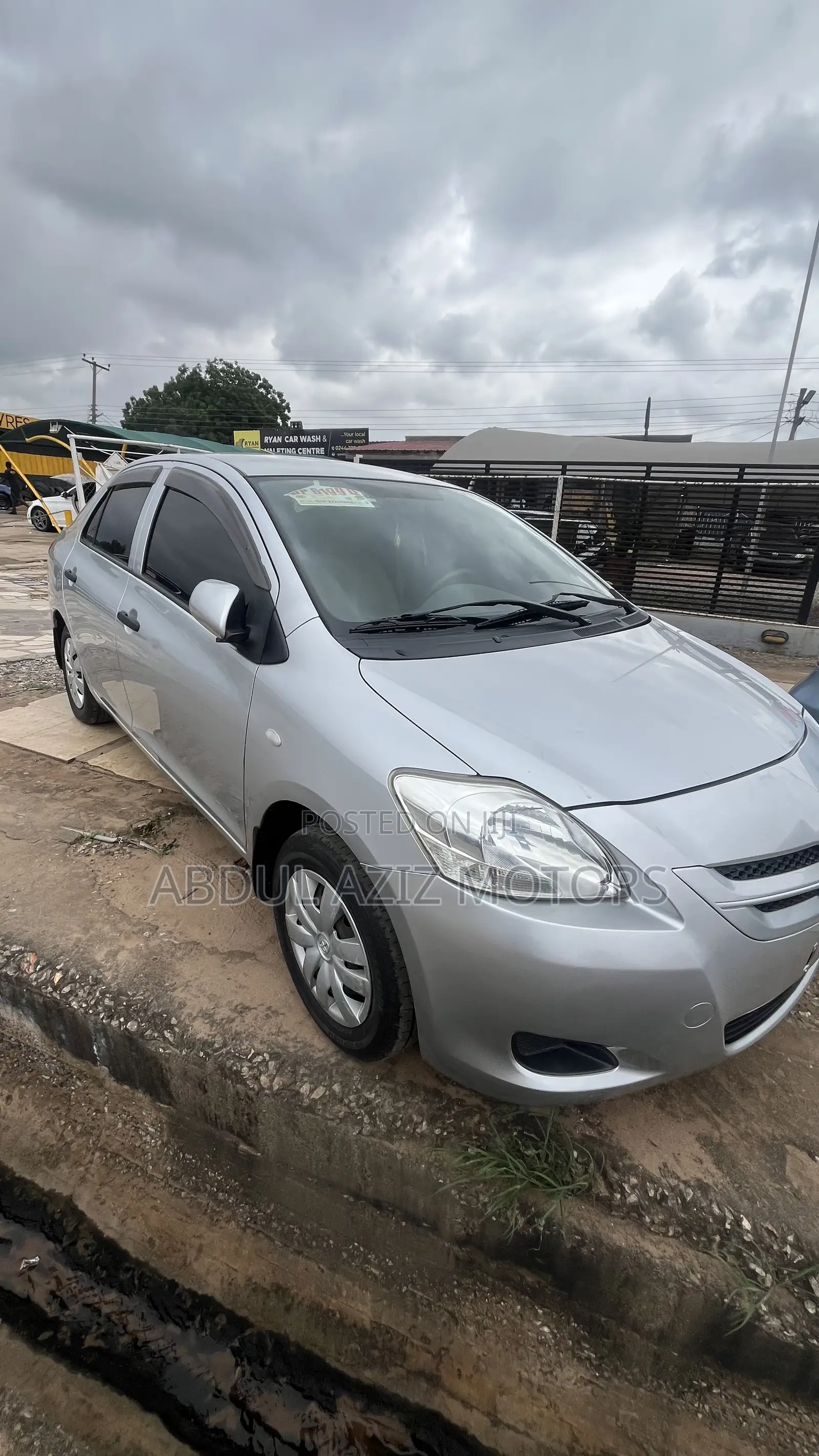 Toyota Yaris 2011 Silver