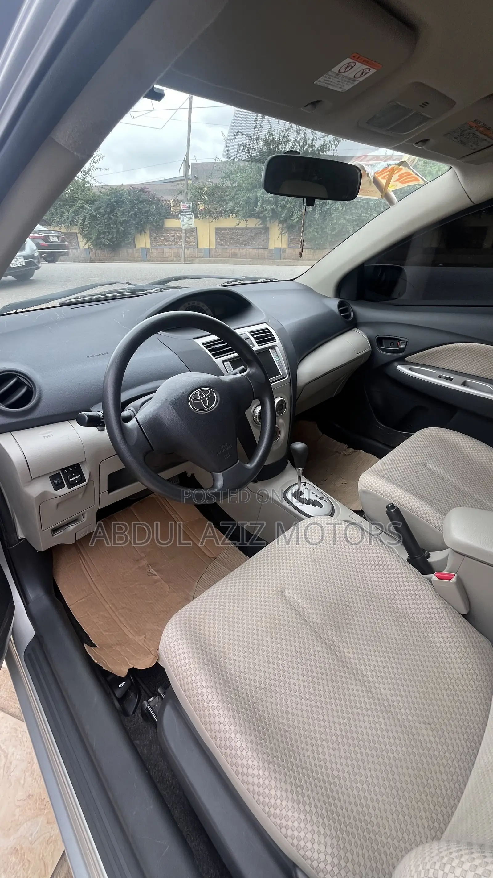 Toyota Yaris 2011 Silver