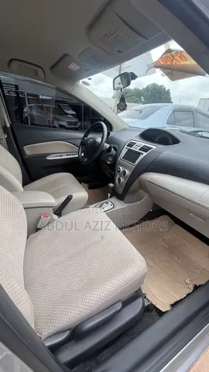 Toyota Yaris 2011 Silver