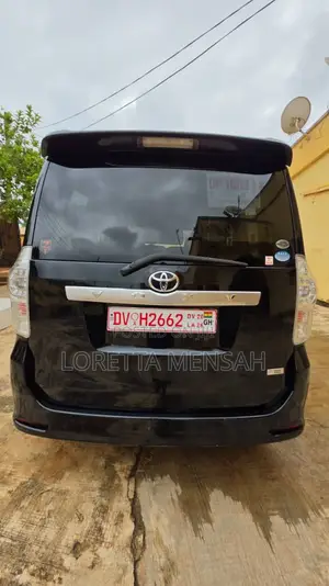 Toyota Voxy X 4WD 8-Seater 2012 Black
