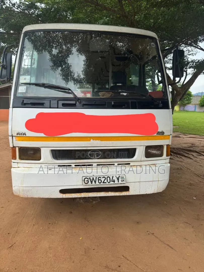 Tata Starbus Ultra Skool 2006 White