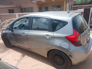 Nissan Versa 1.6 SV 4dr Sedan (1.6L 4cyl CVT) 2015 Gray