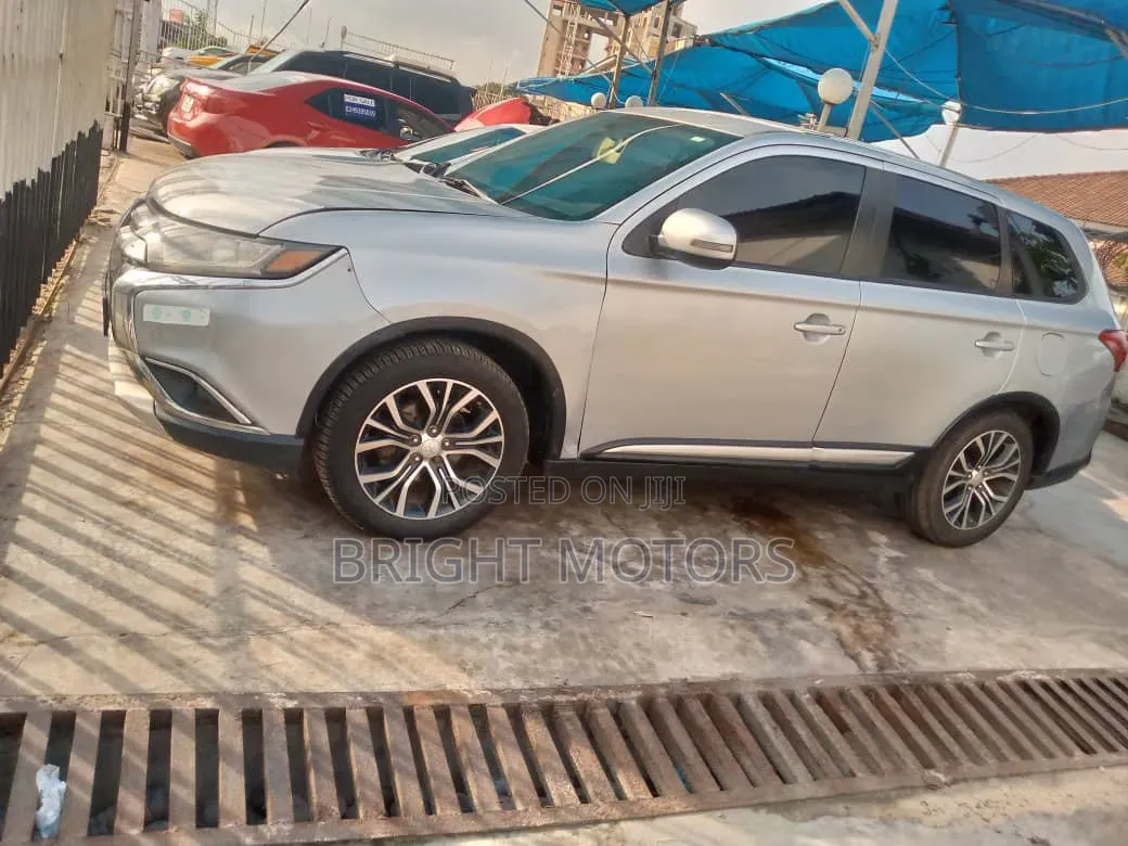 Mitsubishi Outlander 2016 Silver