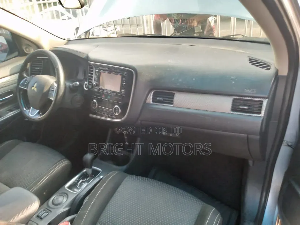 Mitsubishi Outlander 2016 Silver