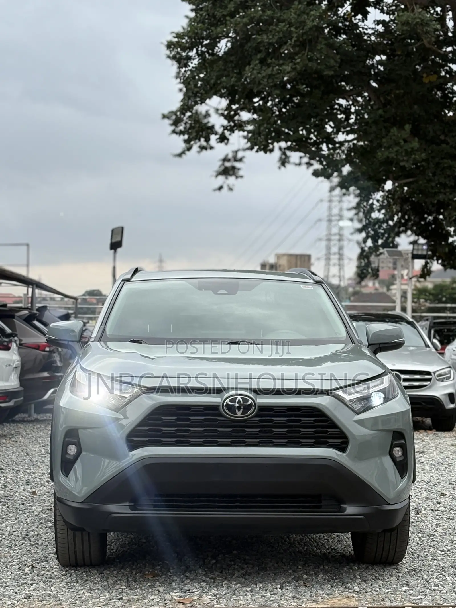 Toyota RAV4 XLE Premium FWD 2023 Gray
