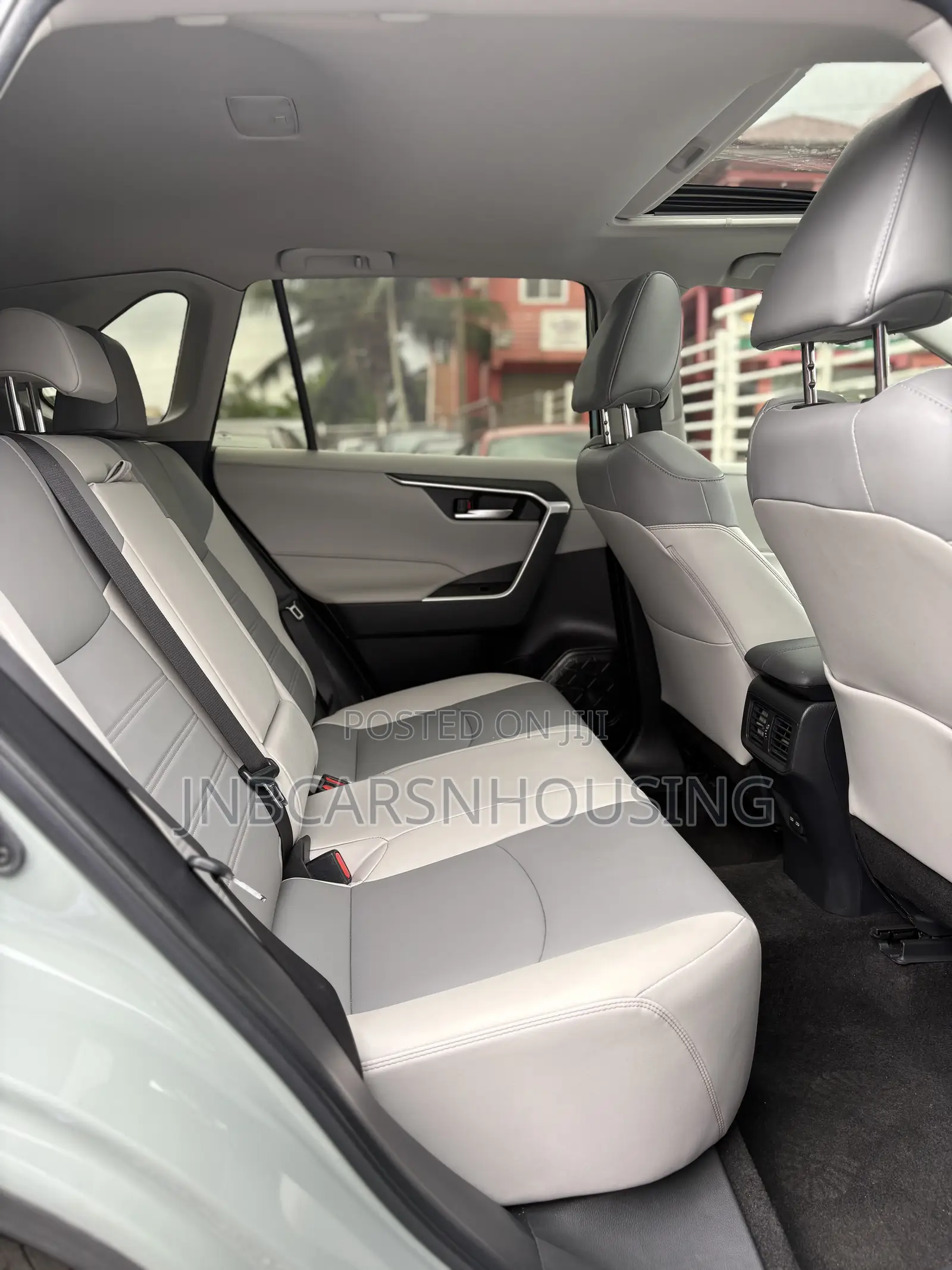 Toyota RAV4 XLE Premium FWD 2023 Gray