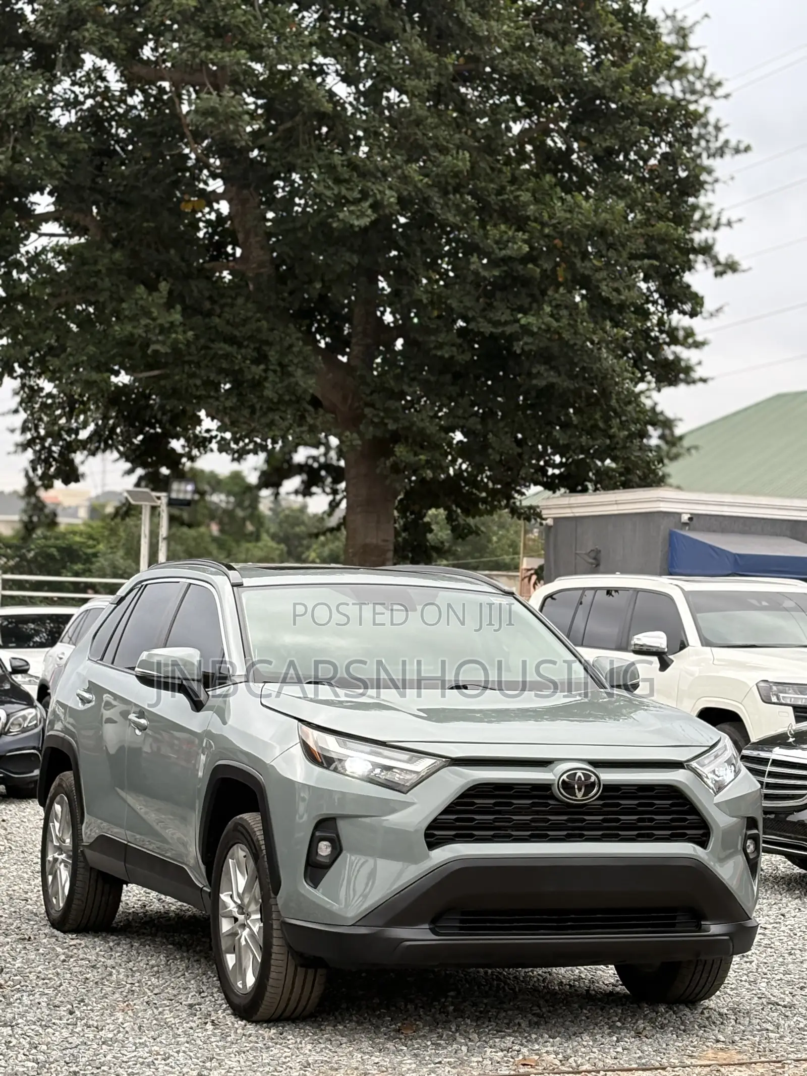 Toyota RAV4 XLE Premium FWD 2023 Gray