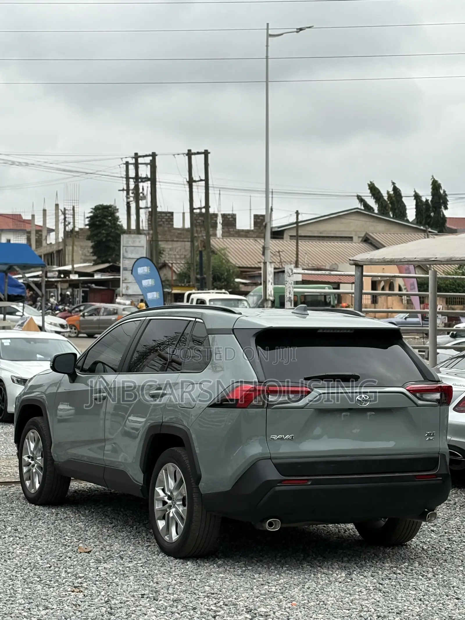 Toyota RAV4 XLE Premium FWD 2023 Gray