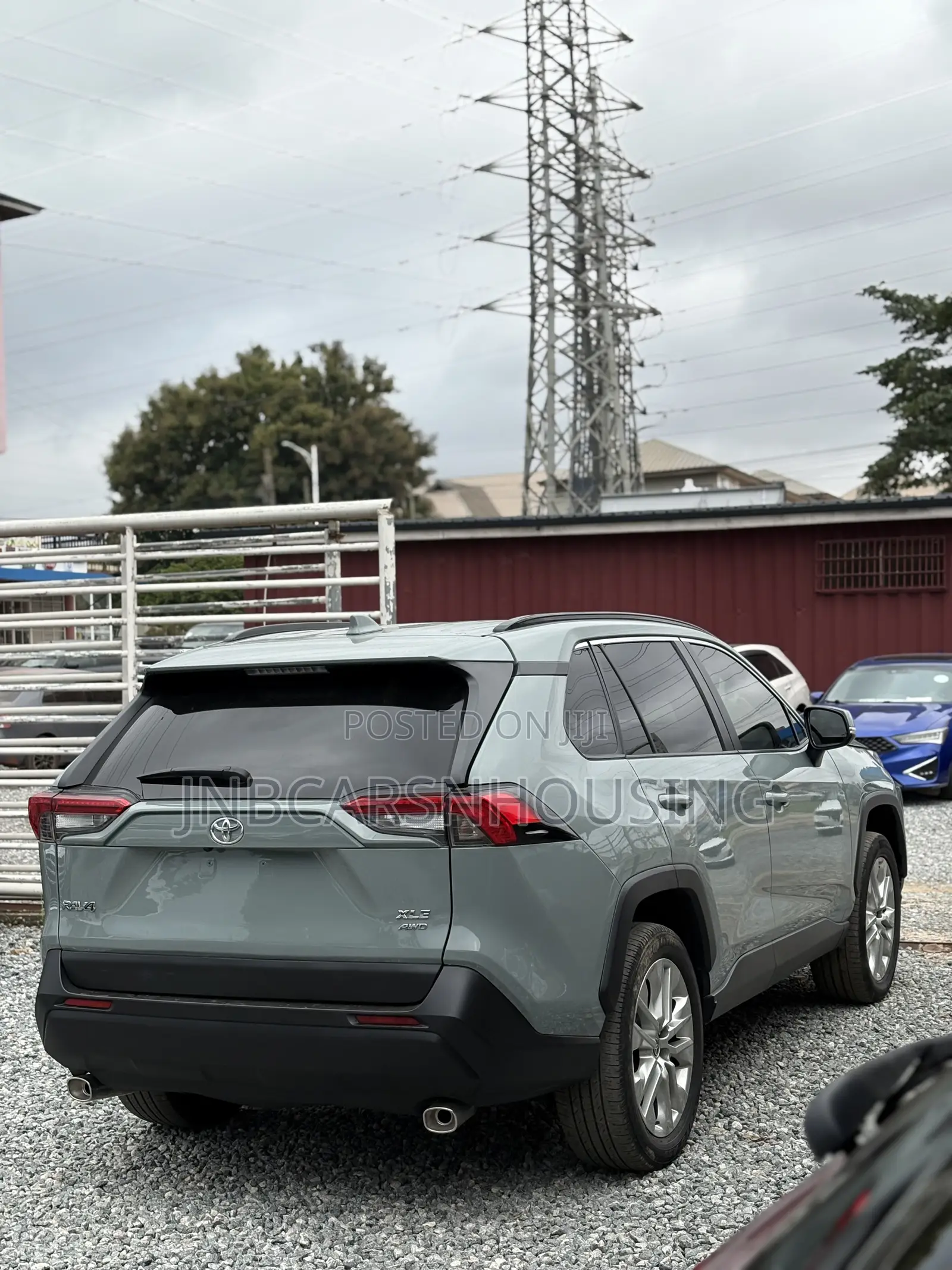 Toyota RAV4 XLE Premium FWD 2023 Gray