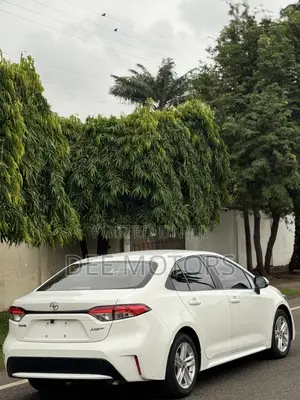 Toyota Corolla LE 2023 White