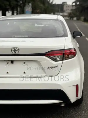 Toyota Corolla LE 2023 White