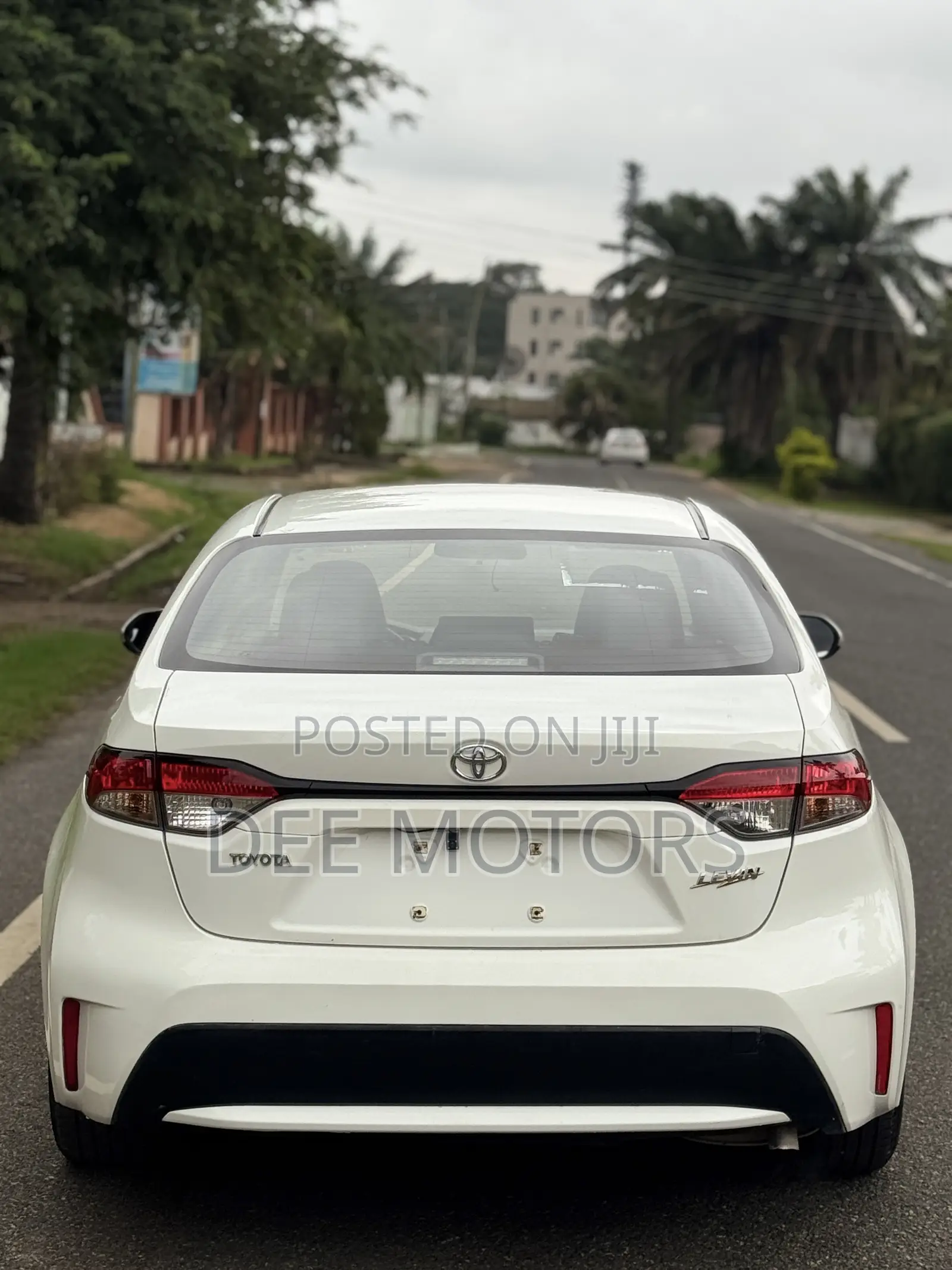 Toyota Corolla LE 2023 White