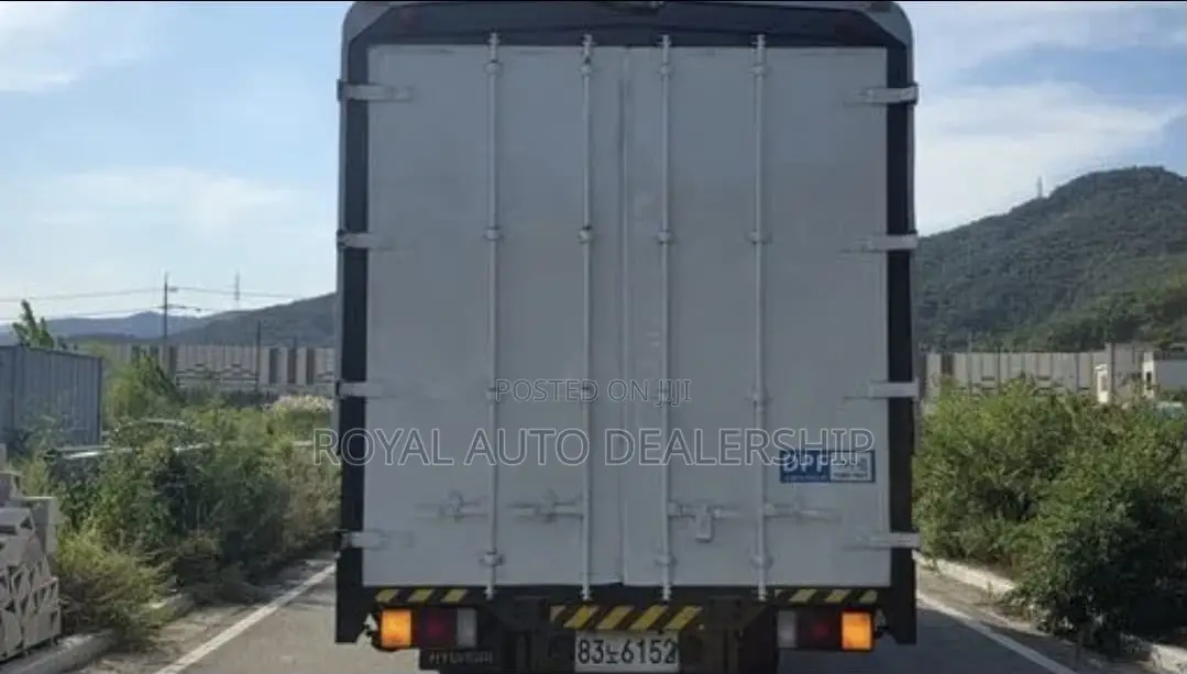 Hyundai 5 Ton Wing Body Truck 2007