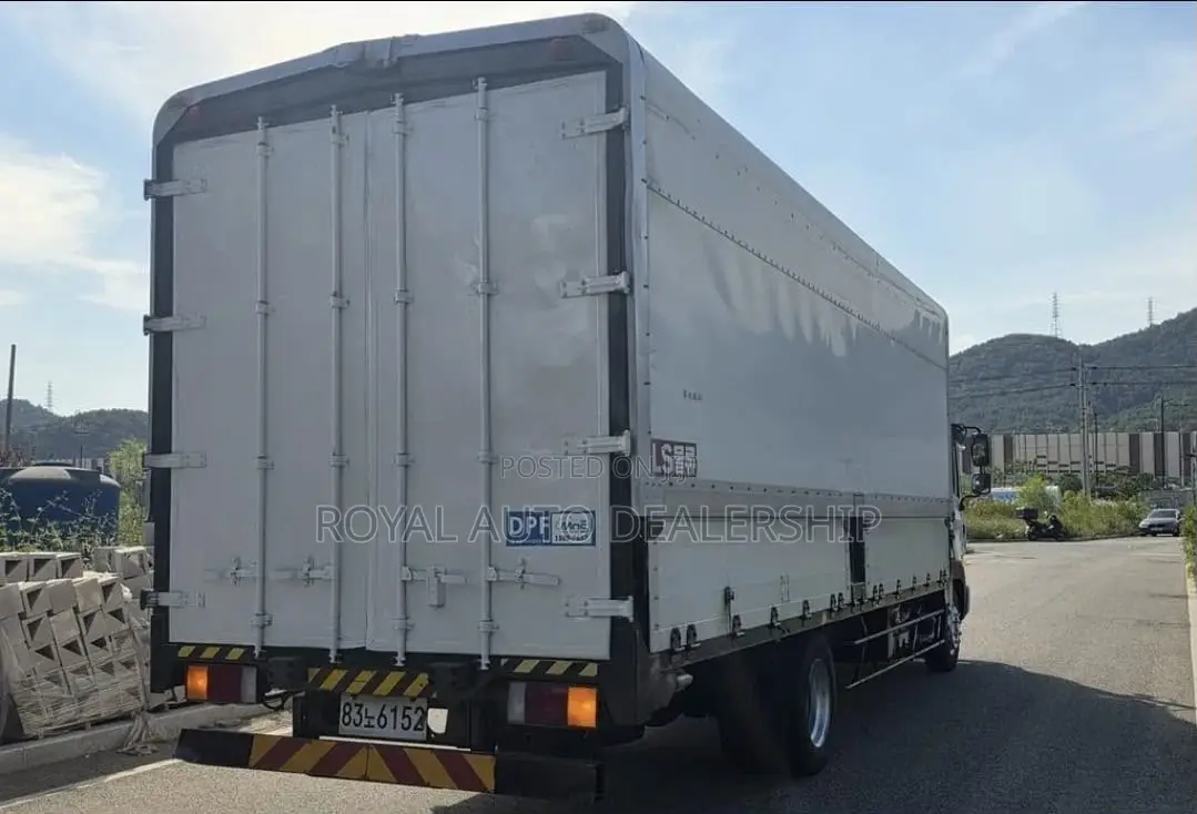 Hyundai 5 Ton Wing Body Truck 2007