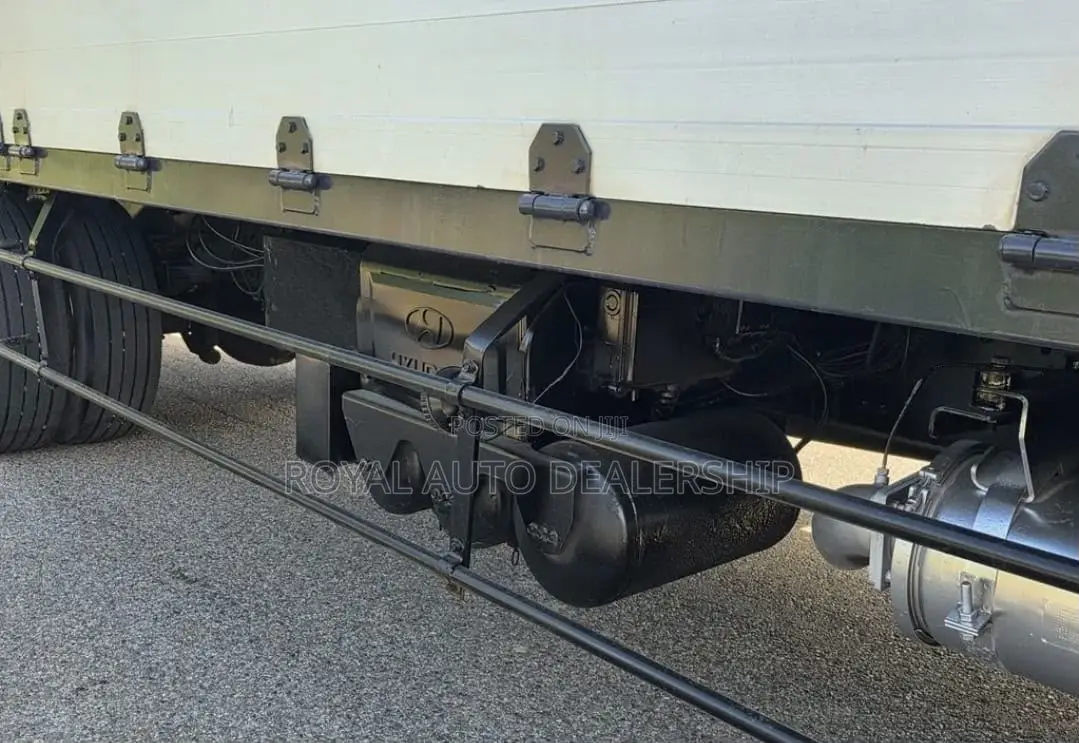Hyundai 5 Ton Wing Body Truck 2007