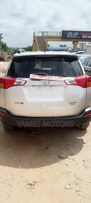 Toyota RAV4 Limited 4dr SUV AWD (2.5L 4cyl 6A) 2015 Silver