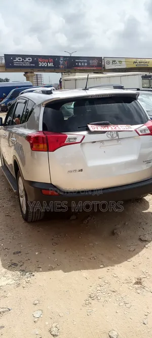 Toyota RAV4 Limited 4dr SUV AWD (2.5L 4cyl 6A) 2015 Silver