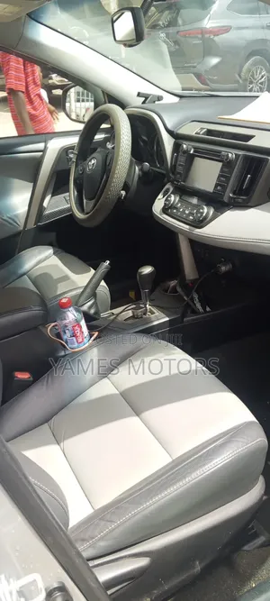 Toyota RAV4 Limited 4dr SUV AWD (2.5L 4cyl 6A) 2015 Silver