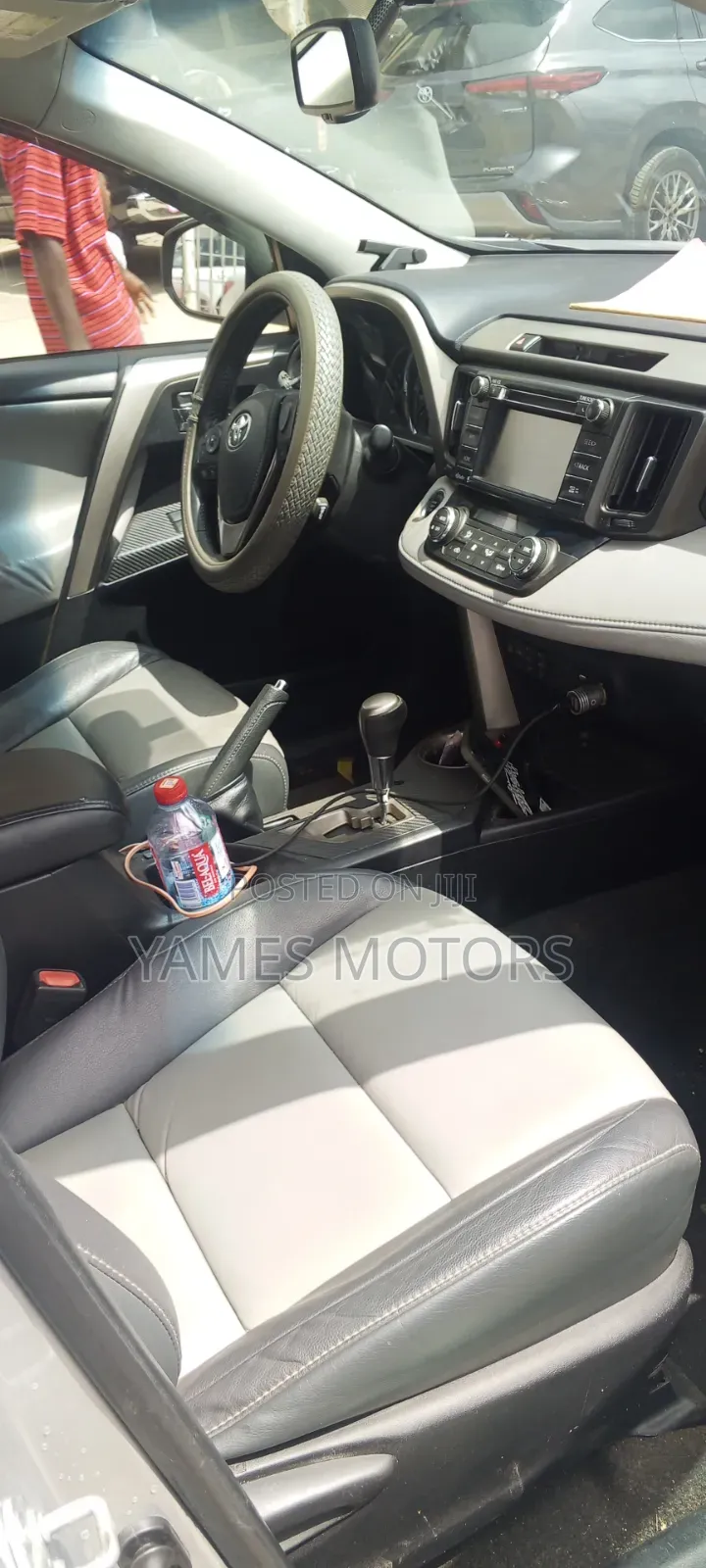 Toyota RAV4 Limited 4dr SUV AWD (2.5L 4cyl 6A) 2015 Silver